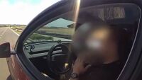 „Не бях аз“: Шофьор обвини колата си, че сама е карала със 100 км/ч (ВИДЕО)