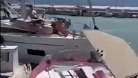 Платноходка загуби контрол и се вряза в лодки край Лефкада (ВИДЕО)