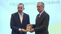 Стефан Борисов с награда за филмите „Игра на ресурси“, част от „bTV Репортерите“
