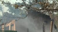 6 часа борба с огъня: Изгорели са около 10 сгради, лозя и зеленчукови градини в Мездра