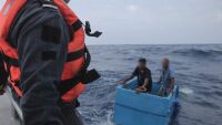 5 дни в хладилен контейнер: Спасиха двама мексикански рибари след корабокрушение (ВИДЕО)