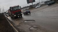 „Данък дупка“ в София: От спуканата гума до авторемнти за хиляди – общината плаща щети, лихви и съдебни разноски
