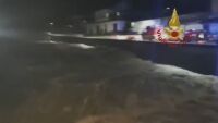 Силни летни бури с поройни дъждове и гръмотевици предизвикаха транспортен хаос в Европа
