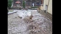 След бурята: Рязко се вдигна нивото на Стара река, затвориха пътя Пещера-Батак