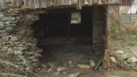 Жители на Батак винят общината за наводнените улици и къщи след пороя