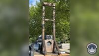 С гилотина през града: Арестуваха мъж във Вашингтон, открили я в пикапа му (ВИДЕО и СНИМКИ)