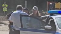 Задържаха екоактивистка при посещение на Румен Радев в Струмяни, отказала да се легитимира
