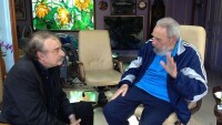 Първа снимка на Фидел Кастро от 4 месеца насам
