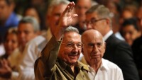 Смяната на властта в Куба се отлага, но само с два месеца