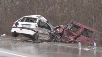 Верижна катастрофа на пътя Казанлък-Стара Загора, жена е ранена