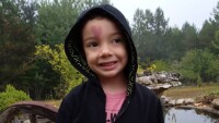 Да растеш със сърце на челото – детето, което се роди с много необичаен белег