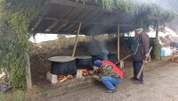 Раздават курбан край Забърдо за по-малко жертви по пътищата