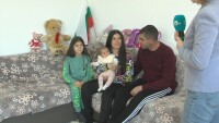 На гости на военния, който спаси живота на младеж минути преди да стане баща