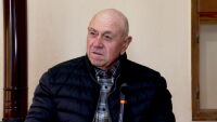Живот в кал и тиня: Среща с дядо Златан, блокиран с дни в дома си при потопа в Карловско