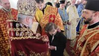 Подстриган, 7-годишният Андрей ще помага на митрополит Киприан за службите в Старозагорско (СНИМКИ)