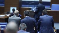 Управляващи и опозиция в битка за регулаторите