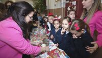 Благотворителен коледен базар в столичното 20-то основно училище