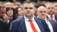 „Видно е, че сам ме търсеше“: Делян Пеевски разпространи смс-и с Андрей Цеков (СНИМКИ)