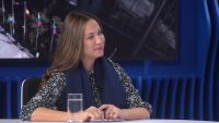 Баница с късмети - първото нещо, което Ева Майдел ще си купи с евро в България 