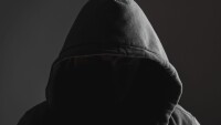 Футболна агитка съблече и нападна деца в магазин в столичен квартал