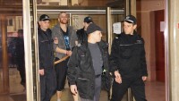Малката Рижа с нов „панаир” в съда, остава в ареста (СНИМКИ)