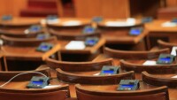 Президентско вето може да прекъсне дългата депутатска ваканция