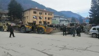 Жители на Лъки на протест в подкрепа на задържаните заради замърсяването на две реки