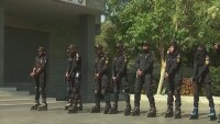 В Пакистан полицаи се качиха на ролери, за да гонят престъпниците (ВИДЕО)