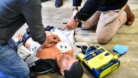 В помощ на сърцето: Как да използваме уличните дефибрилатори за човек в нужда?