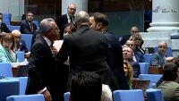 Отново дърпане в Народното събрание, Йордан Цонев наплю депутат от „Възраждане“