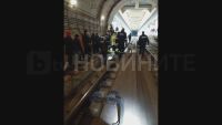 Мъжът, който пострада на релсите в столичното метро, остава за лечение в 