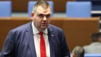 Пеевски отговори на Цеков: Попитайте го колко често седеше в моя кабинет