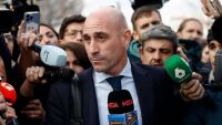 Над 10 хиляди евро глоба за Рубиалес, целунал Дженифър Ермосо без нейното съгласие