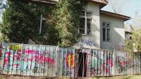 „Язва на парка“: Емблематичната къща на Антон Новак тъне в разруха от години