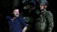 Ел Чапо ѝ изпращал цветя: Съпругата на наркобарона разказва как я е ухажвал на дансинга