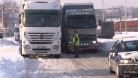 Неправилно спрели тирове запушиха пътя до ГКПП 