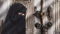  Заради хиджаб: Иранска шахматистка е отказала да се върне в родината си 