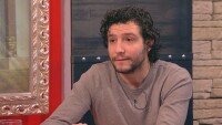 Как млад актьор се връща от Лондон, за да стане кмет на село Долна Малина?