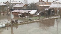 В Мировяне отводняват улици и дворове, изградени са диги 