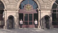 Парламентът реши: Отнемат колите на президентството
