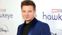 Джеръми Ренър е в критично състояние след инцидент