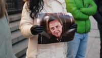 Габриела Пеева и майка й отиват на съд за убийството на Пейо Пеев, удушен и изгорен в автомобил