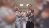 Танцуващите с бебета акушерки: Прокуратурата не откри престъпление в действията им