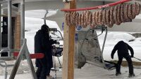 Висящи суджуци на лифтовете по пистите: За банския старец и Банско (СНИМКИ)