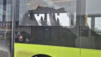 Мъж нападна с бухалка автобус в ромския квартал „Столипиново“ (СНИМКА+ВИДЕО)