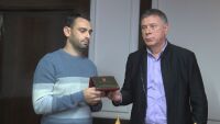 В родния град: Почести посрещнаха помощник-капитана на пленения кораб „Галакси Лийдър“