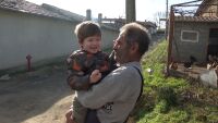 4-годишният Иван от Осмар дарява всичките си пари на мъж, чиято къща изгаря