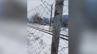 Отрязаха оградата по жп линията във Враца, поставена след смъртта на 16-годишен младеж (СНИМКИ)