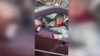 Ново видео разкрива момента, в който агент на ICE застрелва майка в Минеаполис