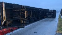 Обърнал се тир блокира движението на АМ „Марица“ в посока Пловдив (ВИДЕО И СНИМКИ)